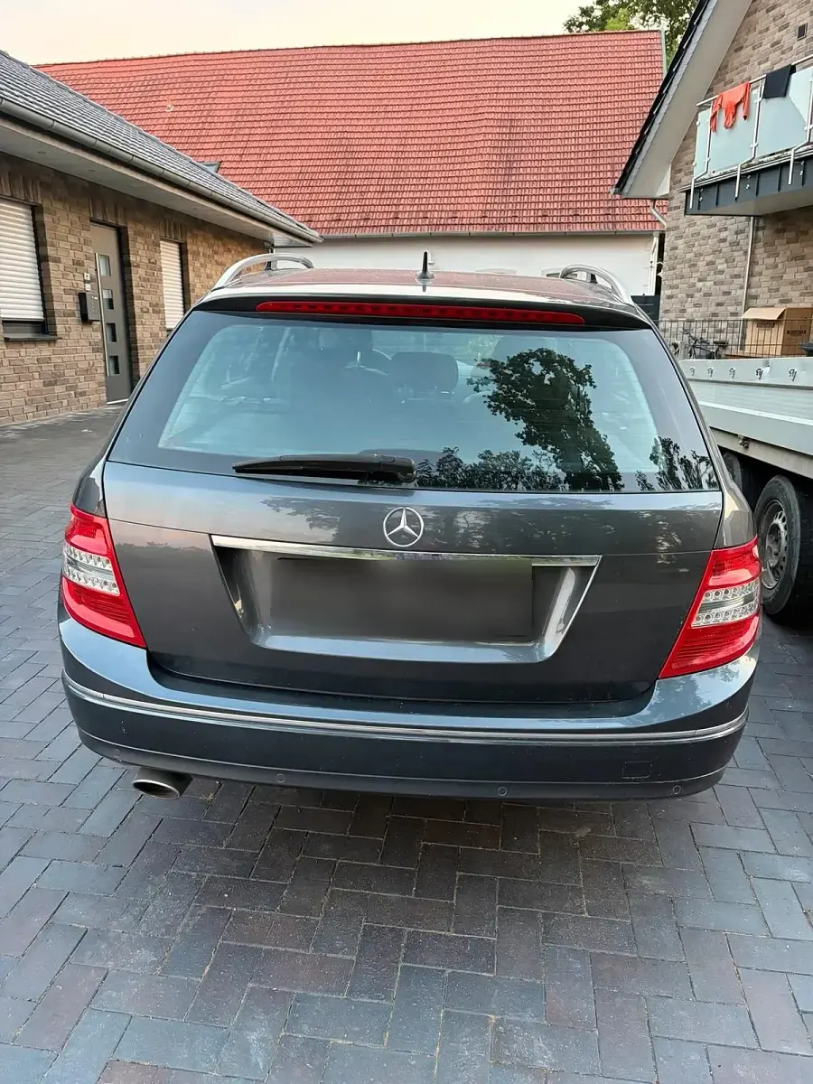 Gebraucht Mercedes C250 204 PS (150 kW) 2010 Grau Kombi