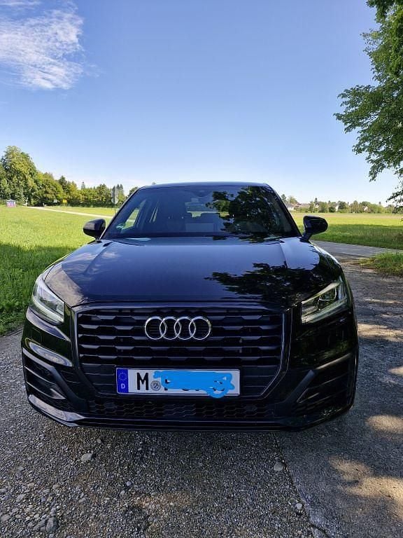 Schwarz Gebraucht 2019 Audi Q2 Black Edition SUV | 16.800 € (Fairer Preis) - Bild 1/4