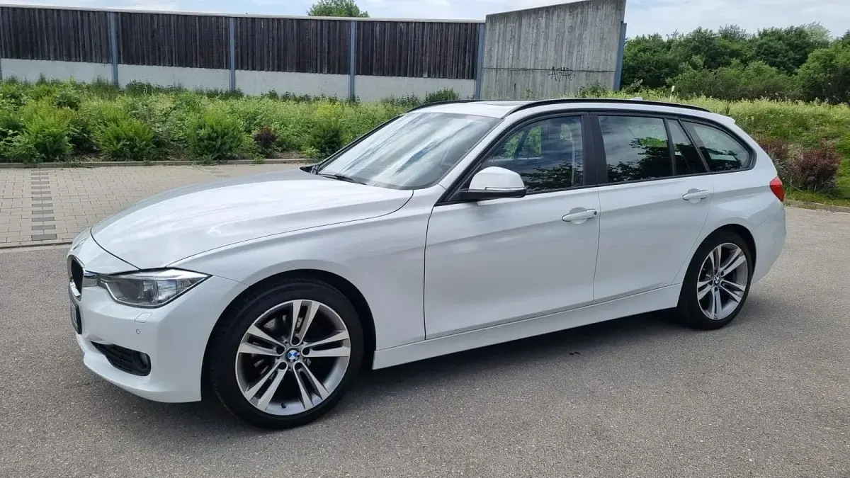 Gebraucht BMW 318 Sport Line 143 PS (105 kW) 2013 Weiß Kombi