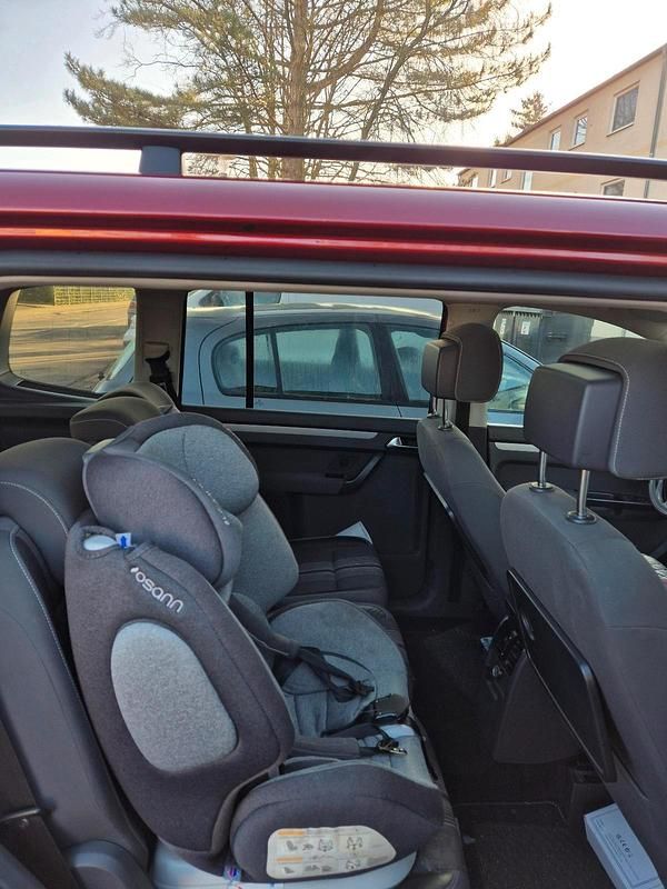 Gebraucht VW Touran 140 PS (102 kW) 2012 Rot Van / Kleinbus