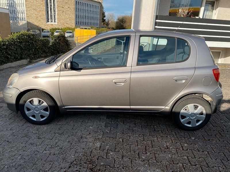 Gebraucht Toyota Yaris 65 PS (47 kW) 2005 Grau Kleinwagen