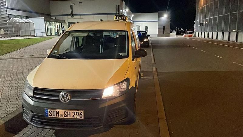 Beige Gebraucht 2019 VW Caddy Maxi Trendline Van / Kleinbus | 7.000 € (Fairer Preis) - Bild 1/4