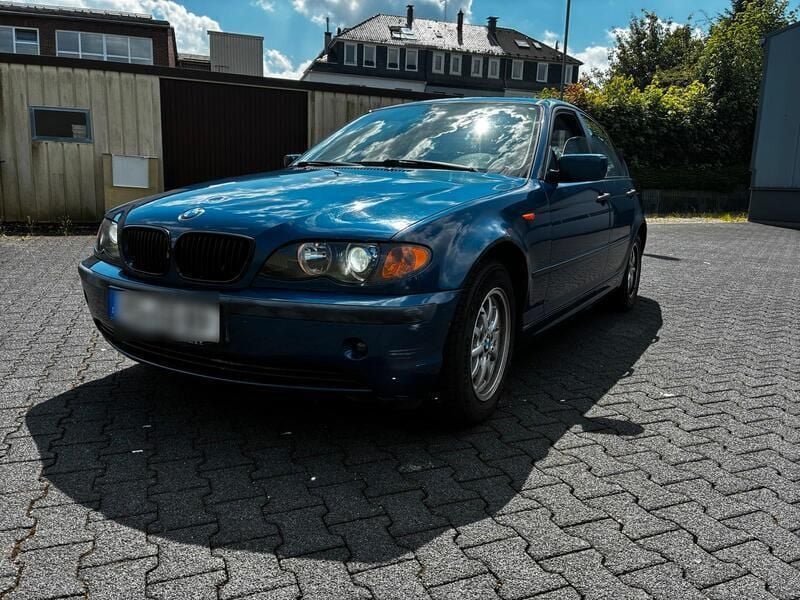 Blau Gebraucht 2002 BMW 316 Limousine | 1.500 € (Guter Preis) - Bild 1/4