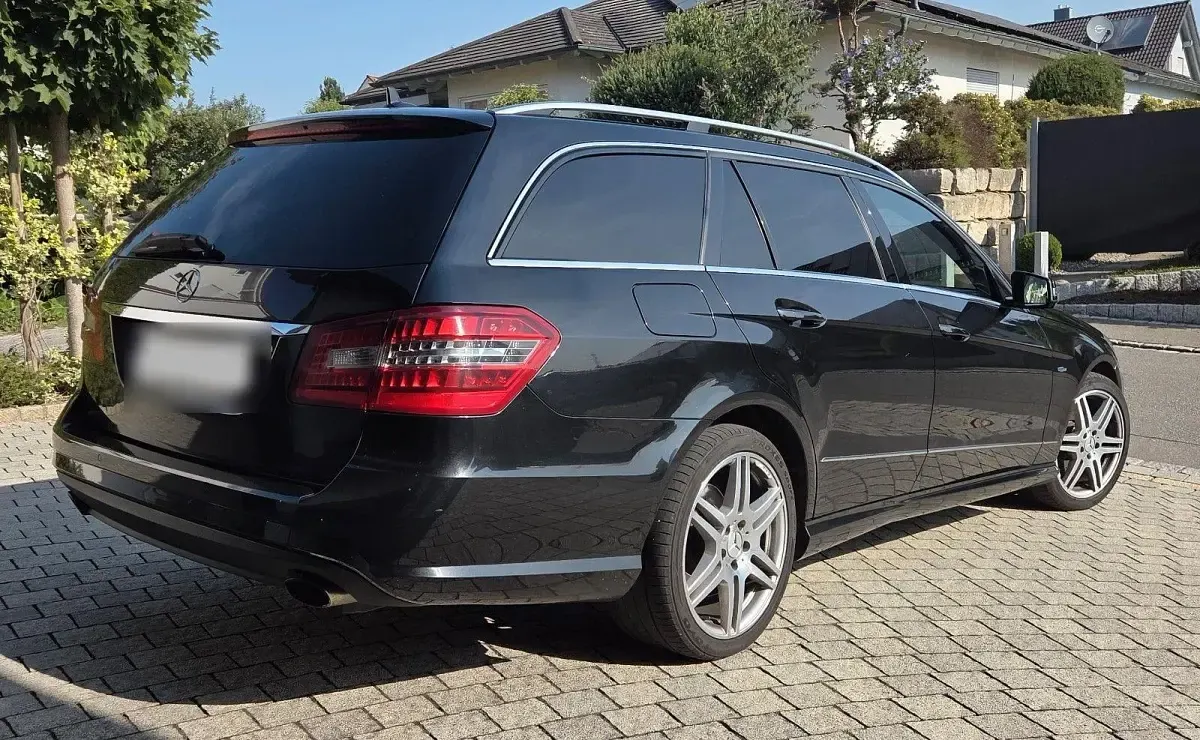 Gebraucht Mercedes E250 AMG line 204 PS (150 kW) 2010 Schwarz Kombi