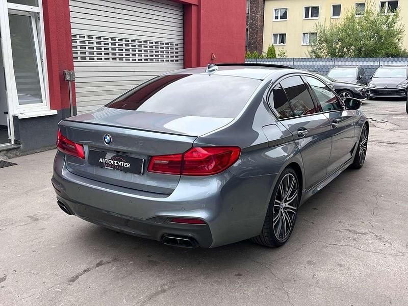 Gebraucht BMW 550 462 PS (339 kW) 2018 Bluestone metallic Limousine