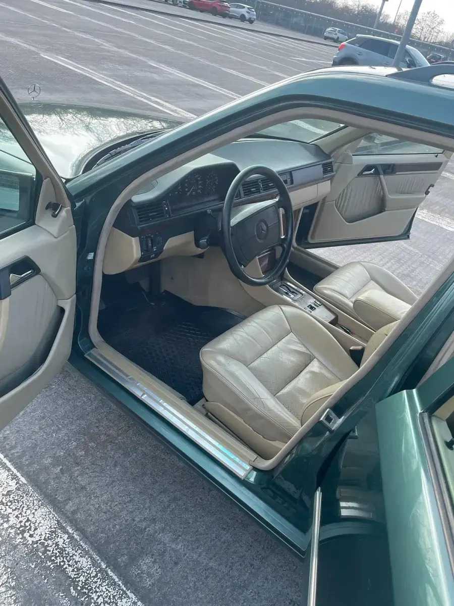 Gebraucht Mercedes E300 180 PS (132 kW) 1991 Grün Kombi