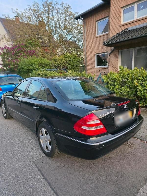 Second-hand Mercedes E320 224 CP (164 kW) 2005 Negru Berlinǎ
