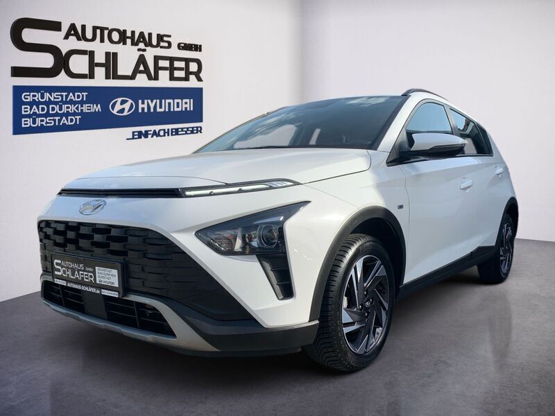 Atlas white / sol Gebraucht 2024 Hyundai Bayon Trend SUV | 20.480 € (Fairer Preis) - Bild 1/4