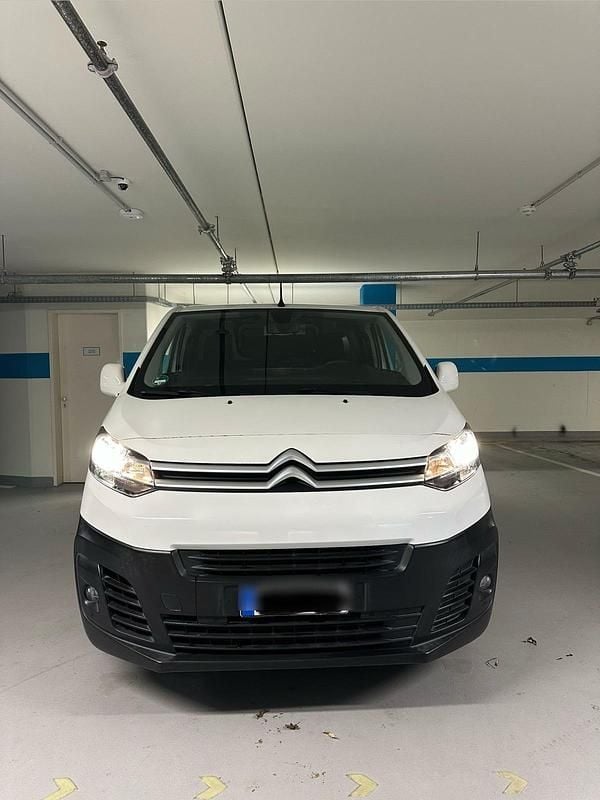Weiß Gebraucht 2018 Citroën Jumpy Van / Kleinbus | 11.500 € (Superpreis) - Bild 1/4