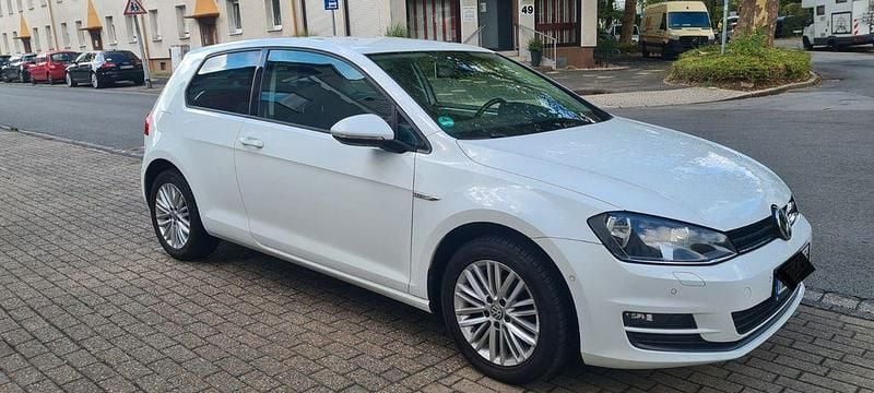 Weiß Gebraucht 2014 VW Golf VII Cup Limousine | 8.190 € (Guter Preis) - Bild 1/4