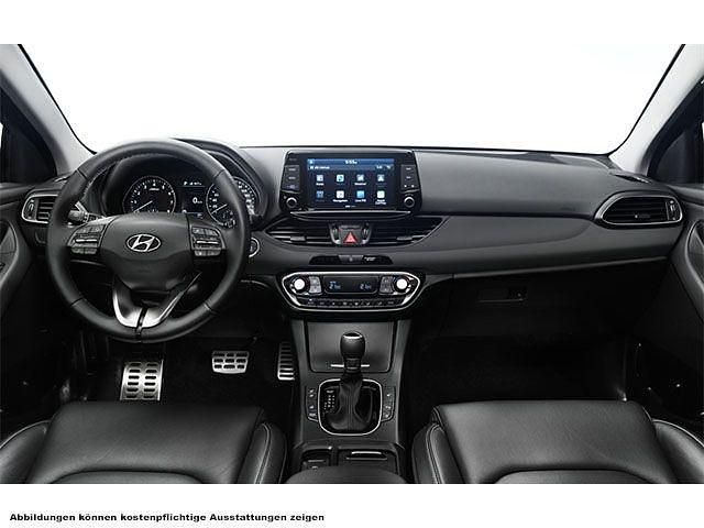 Gebraucht Hyundai i30 Advantage 120 PS (88 kW) 2023 Rot Limousine