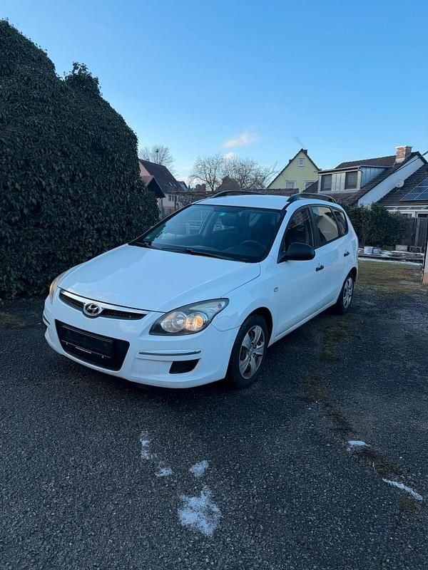Gebraucht Hyundai i30 109 PS (80 kW) 2009 Weiß Kombi