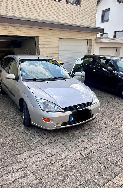 Gebraucht Ford Focus Zetec 115 PS (84 kW) 1999 Silber Limousine