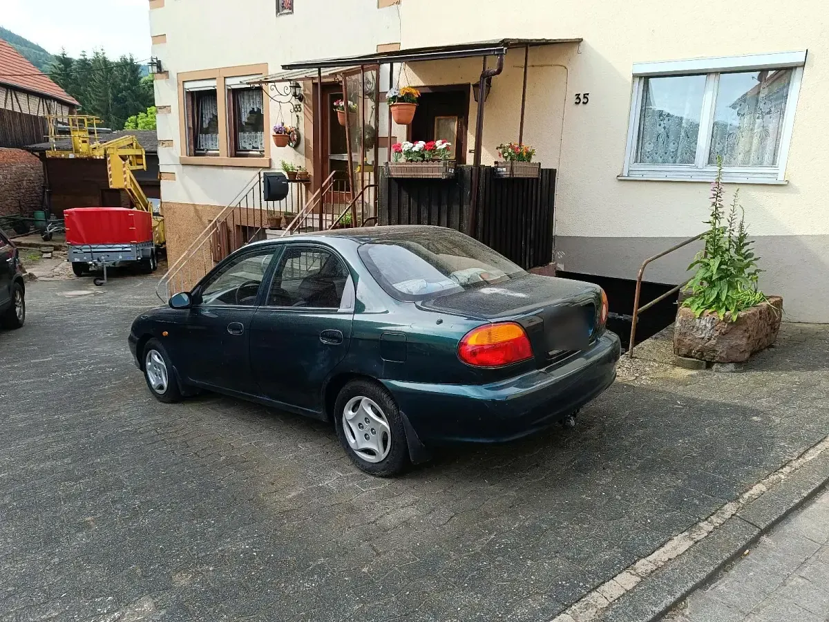 Gebraucht Kia Shuma 88 PS (64 kW) 2000 Grün Kleinwagen