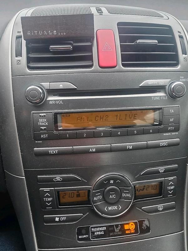 Gebraucht Toyota Auris 101 PS (74 kW) 2009 Silber Kleinwagen