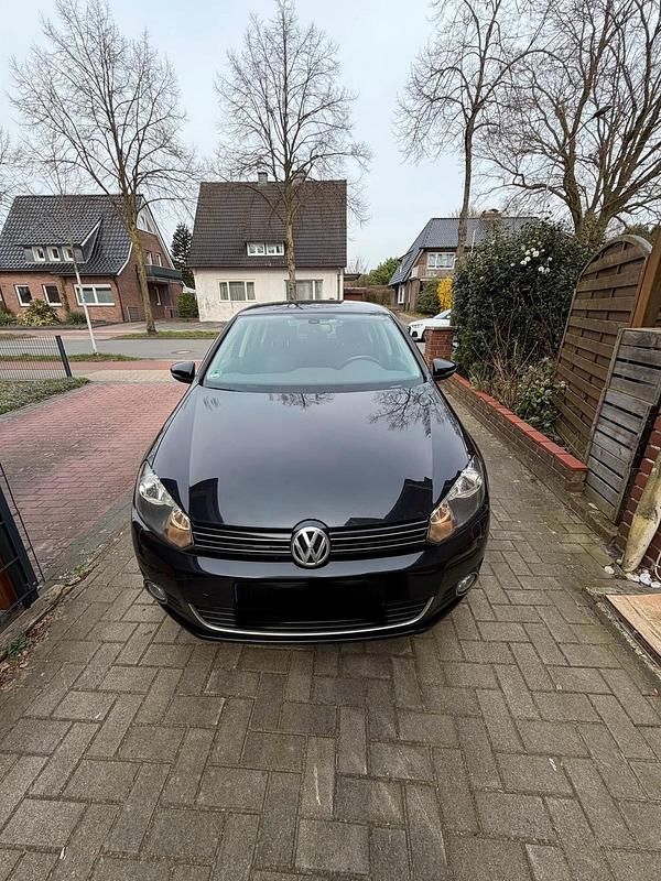 Usado VW Golf VII 105 HP (77 kW) 2012 Preto Sedan