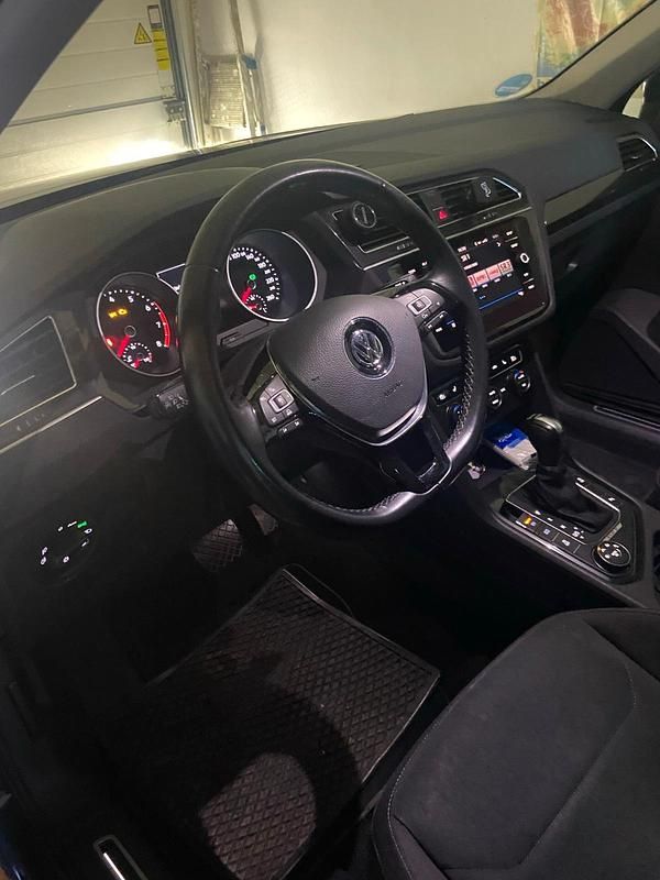 Gebraucht VW Tiguan Highline 180 PS (132 kW) 2017 Grau SUV