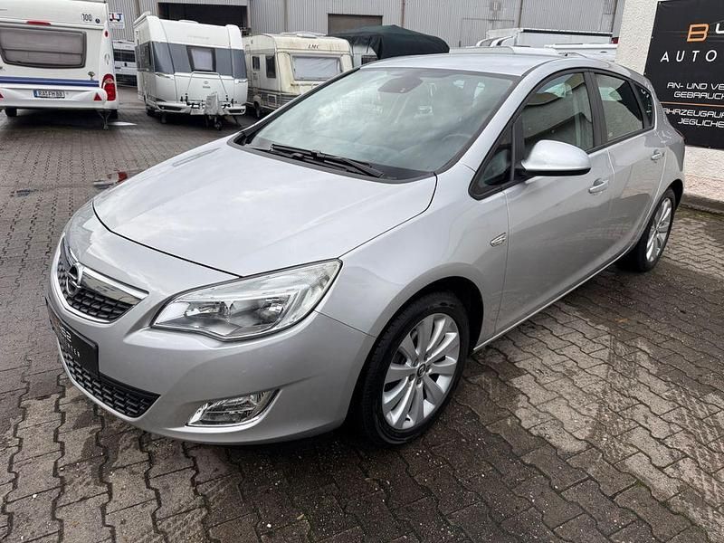 Silber Gebraucht 2010 Opel Astra Edition Kleinwagen | 5.900 € (Fairer Preis) - Bild 1/4