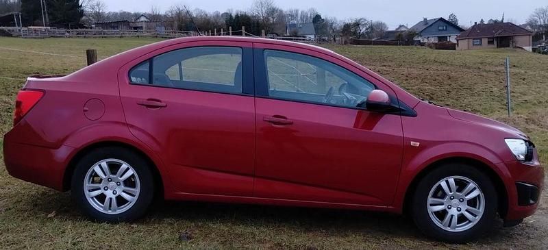 Gebraucht Chevrolet Aveo LT 101 PS (74 kW) 2013 Rot Limousine