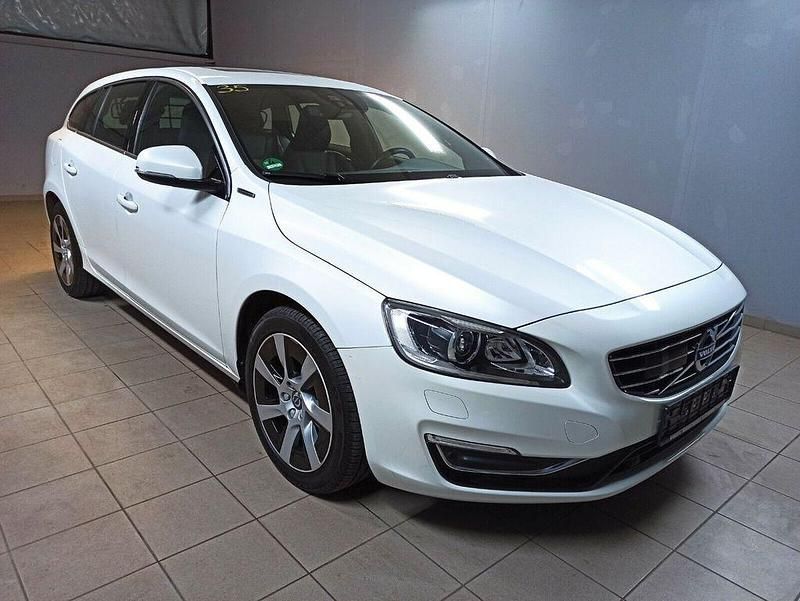 Weiß Gebraucht 2015 Volvo V60 Summum Kombi | 15.700 € (Fairer Preis) - Bild 1/4