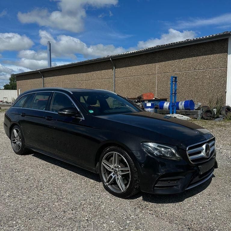 Gebraucht Mercedes E400 AMG line 333 PS (244 kW) 2017 Schwarz Limousine