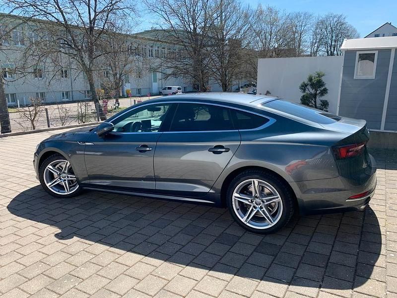 Grau Gebraucht 2017 Audi A5 Sportback S-Line Limousine | 20.450 € (Superpreis) - Bild 1/4