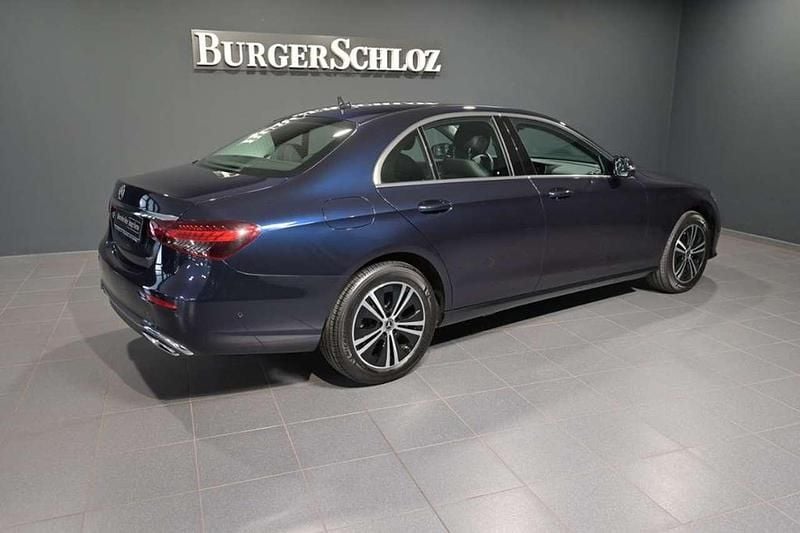 Gebraucht Mercedes E220 Avantgarde 200 PS (147 kW) 2022 Nautikblau Limousine