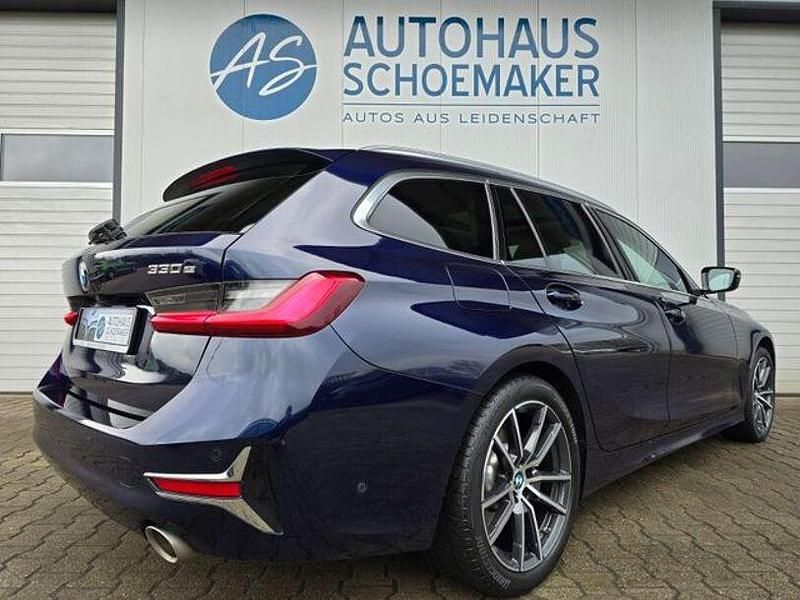 Gebraucht BMW 330e Luxury Line 184 PS (135 kW) 2021 Blau Kombi