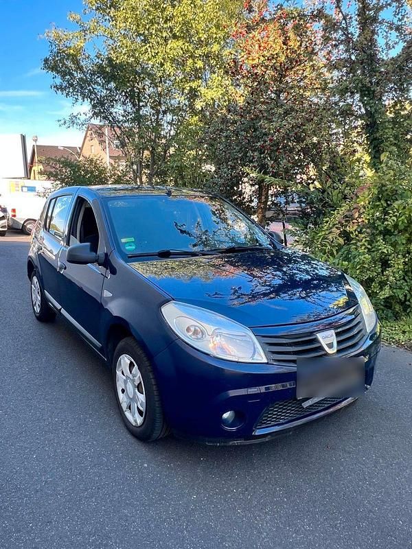 Blau Gebraucht 2010 Dacia Sandero Ambiance Limousine | 1.950 € (Fairer Preis) - Bild 1/4