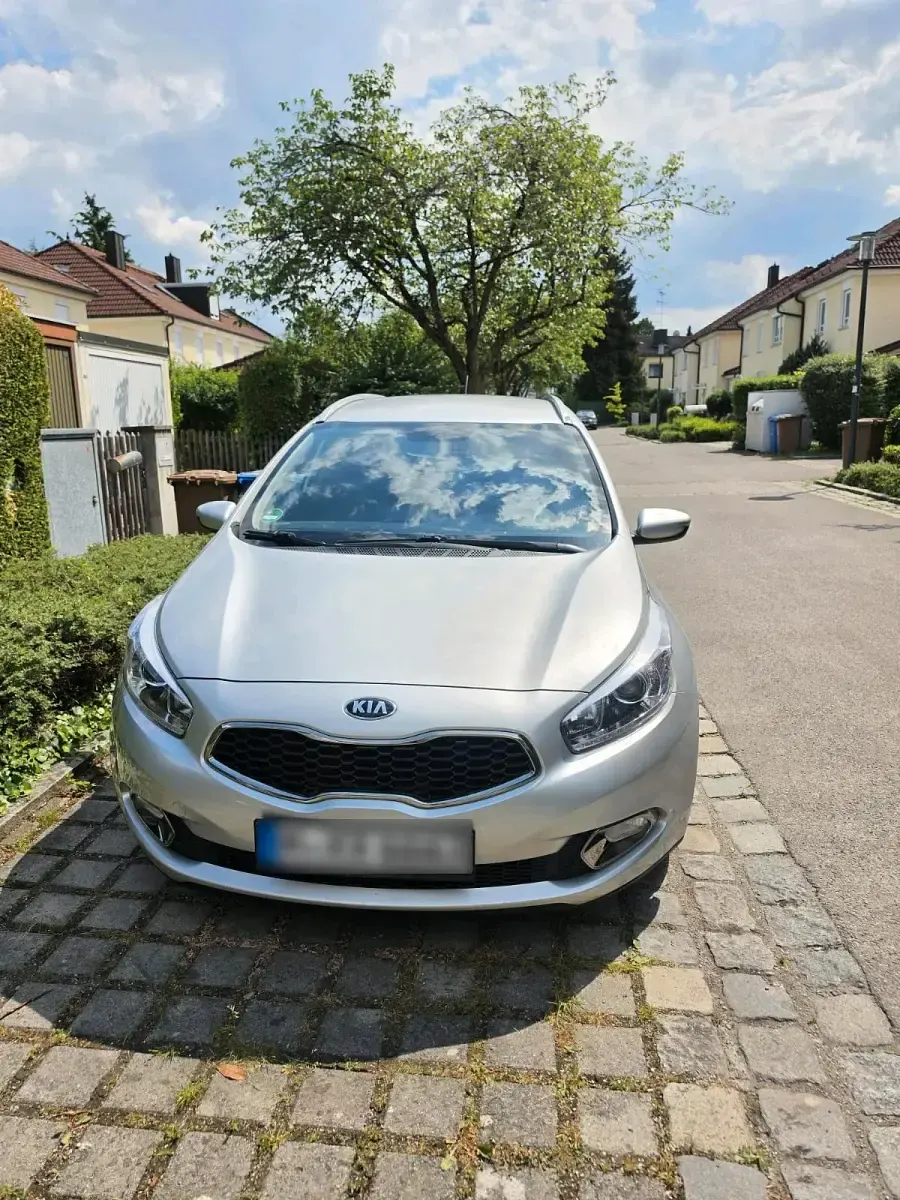 Gebraucht Kia Ceed 90 PS (66 kW) 2014 Silber Kleinwagen