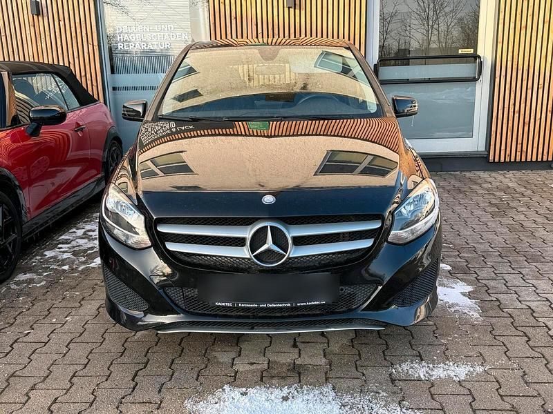 Gebraucht Mercedes B160 100 PS (73 kW) 2016 Schwarz Van / Kleinbus