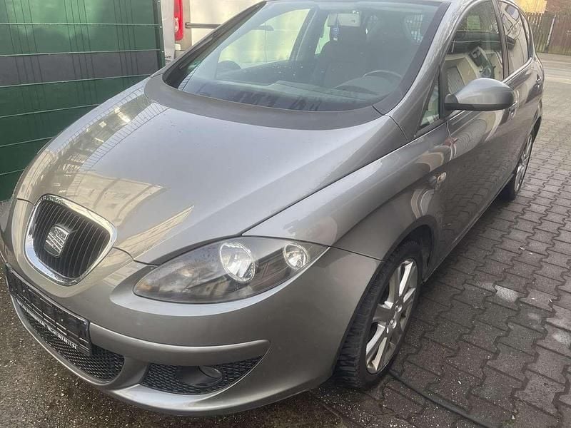 Gebraucht Seat Altea Comfort 102 PS (75 kW) 2009 Delfin grey Van / Kleinbus