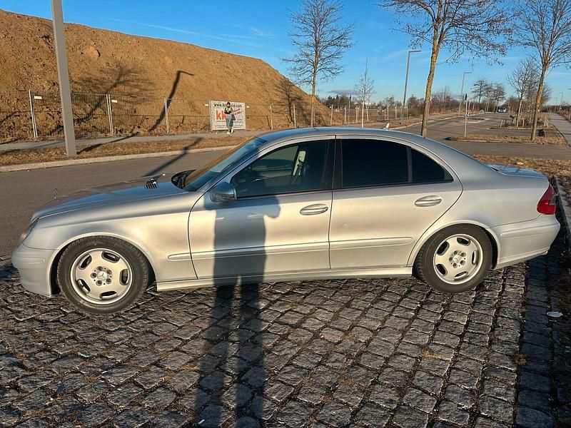 Gebraucht Mercedes E280 190 PS (139 kW) 2007 Silber Limousine
