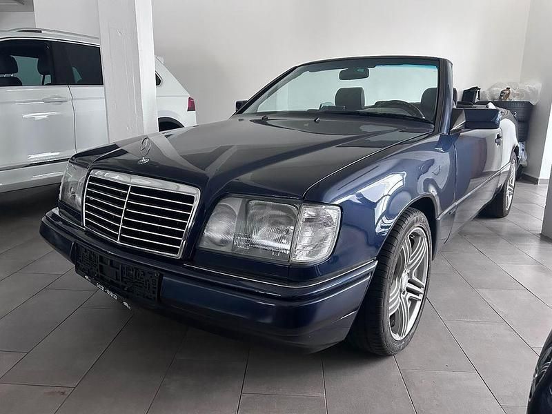 Gebraucht Mercedes E200 Edition 136 PS (100 kW) 1996 Blau Cabrio