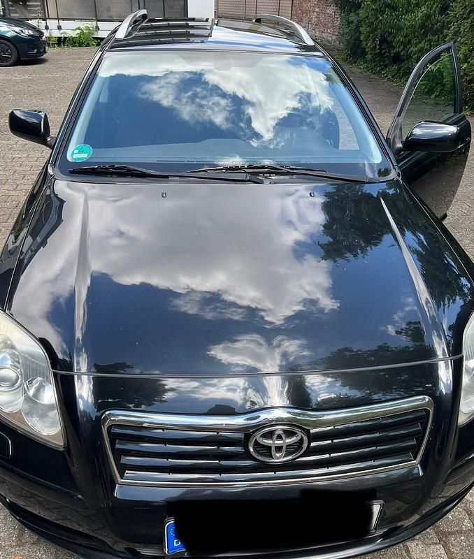 Schwarz Gebraucht 2004 Toyota Avensis Sol Kombi | 2.500 € (Fairer Preis) - Bild 1/4