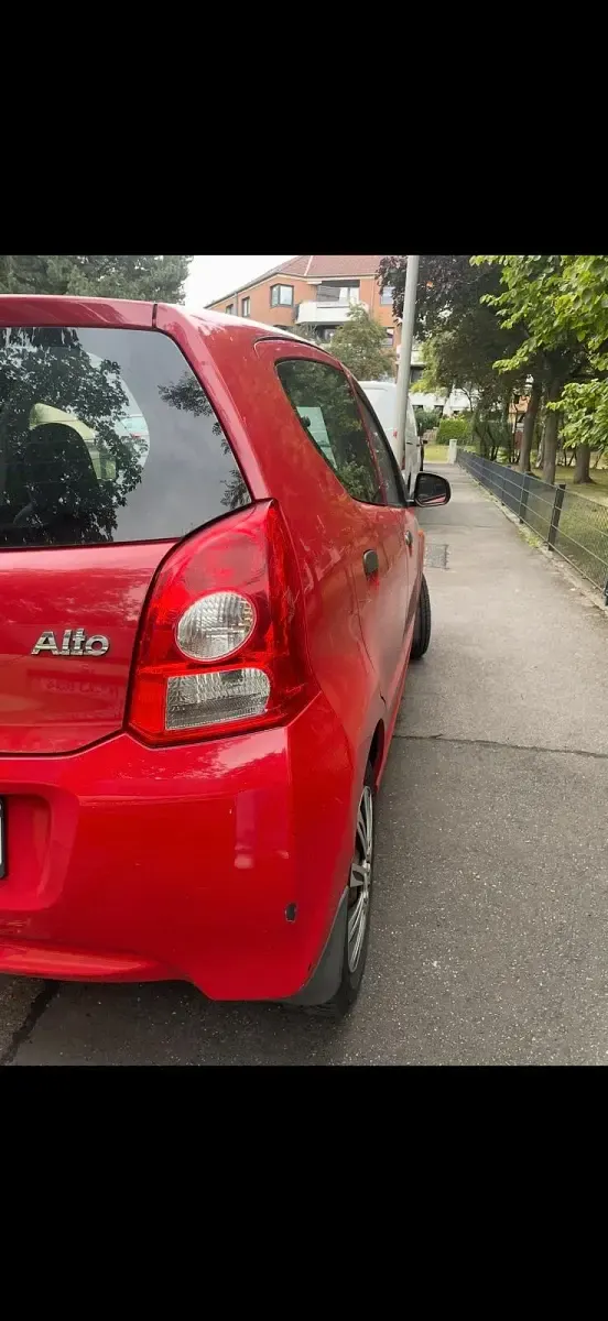 Gebraucht Suzuki Alto 63 PS (46 kW) 2011 Rot Kleinwagen