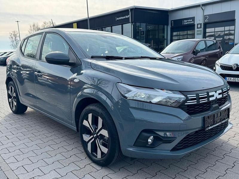 Gebraucht Dacia Sandero Expression 91 PS (66 kW) 2025 Grau Limousine
