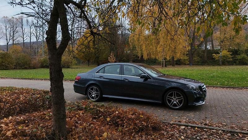 Grau Gebraucht 2015 Mercedes E300 Avantgarde Limousine | 18.200 € (Fairer Preis) - Bild 1/4