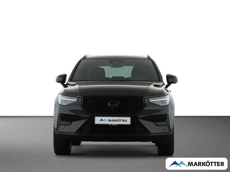 Neu Volvo XC40 Plus 197 PS (144 kW) 2025 Schwarz SUV