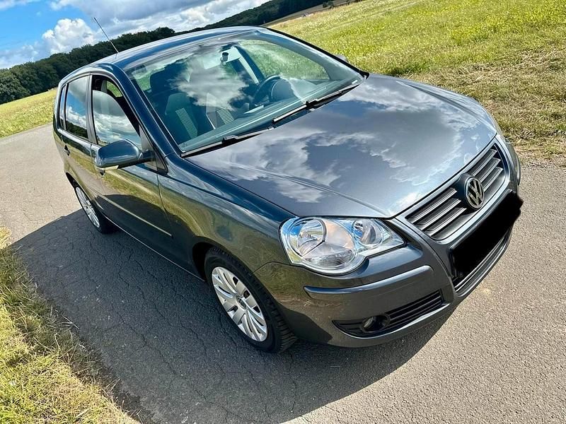 Grau Gebraucht 2009 VW Polo United Limousine | 2.200 € (Fairer Preis) - Bild 1/4