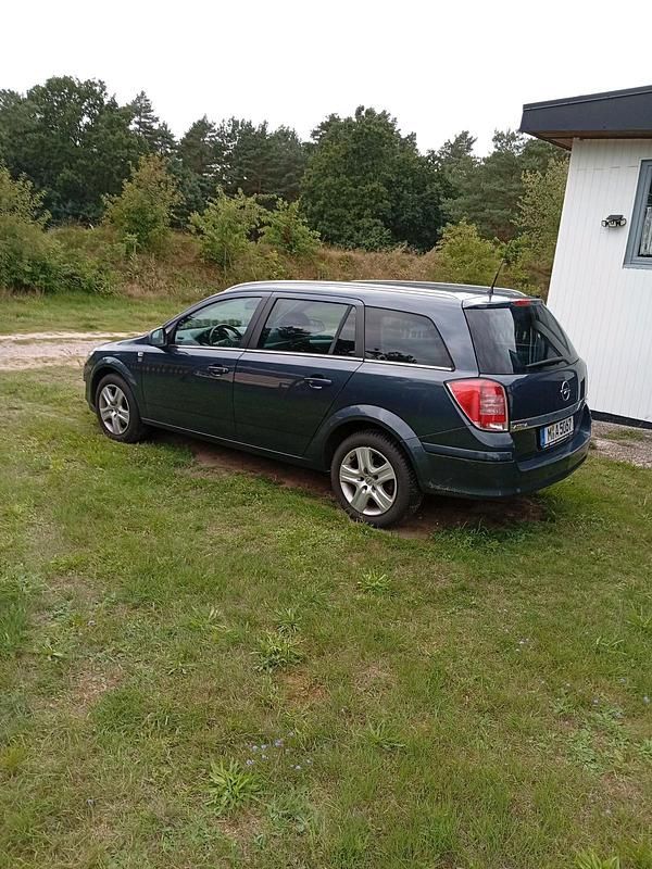 Blau Gebraucht 2010 Opel Astra Kombi | 2.950 € (Superpreis) - Bild 1/3