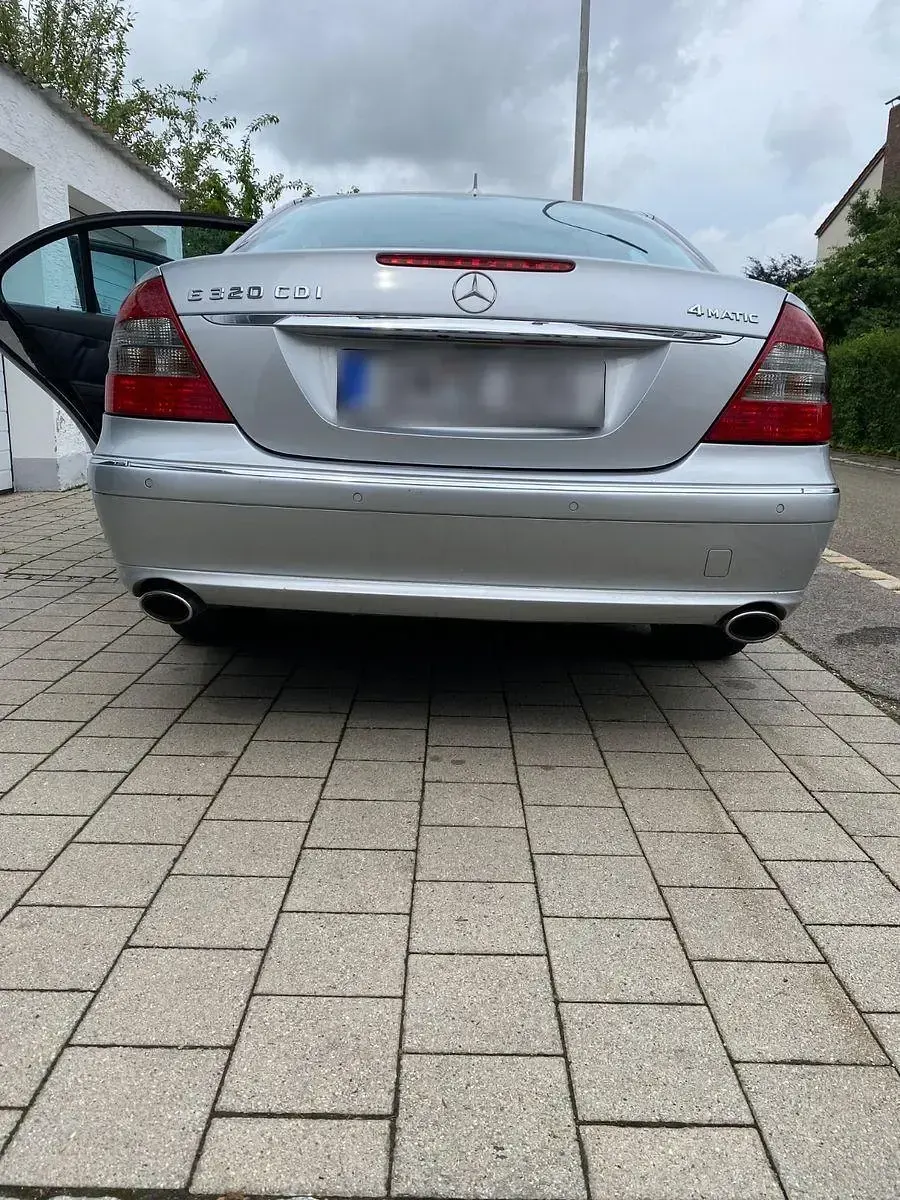 Gebraucht Mercedes E320 Avantgarde 224 PS (164 kW) 2009 Silber Limousine