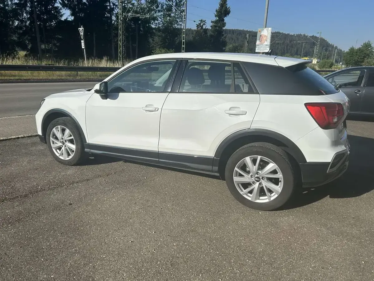 Gebraucht Audi Q2 Advanced 150 PS (110 kW) 2021 Gletscherweiß metallic SUV