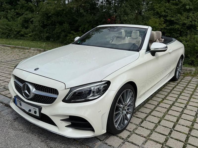 Weiß Gebraucht 2020 Mercedes C200 AMG Cabrio | 33.900 € (Fairer Preis) - Bild 1/4