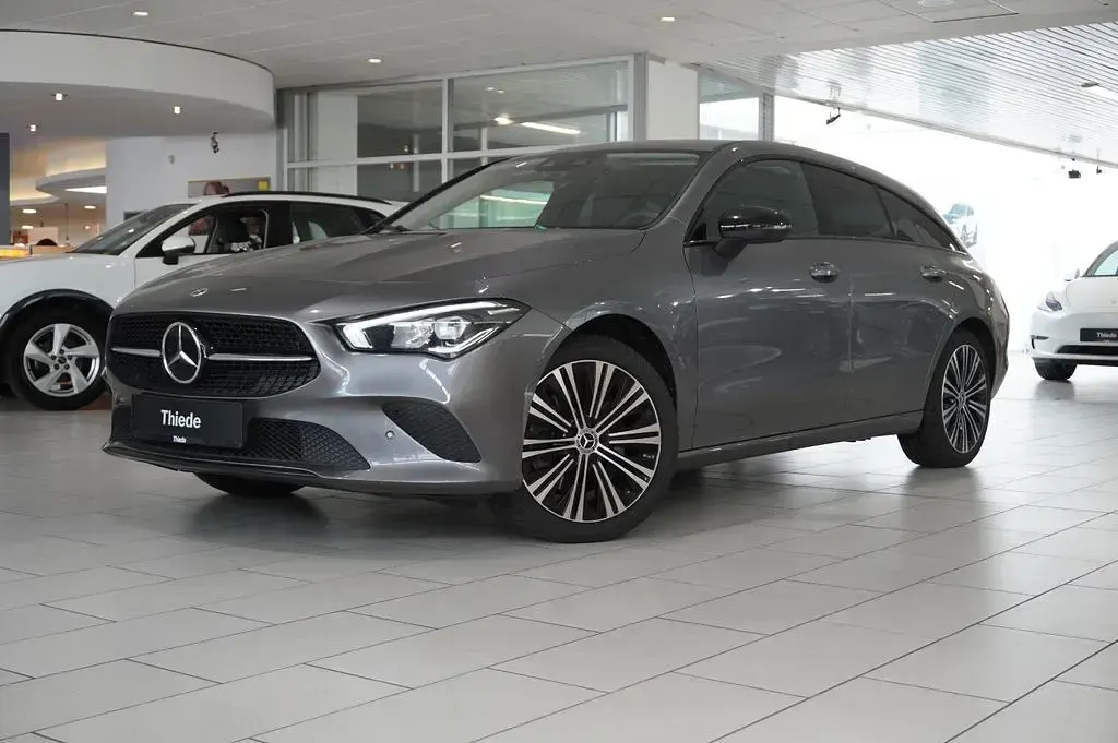 Gebraucht Mercedes CLA250e Shooting Brake 218 PS (160 kW) 2023 Mountaingrau metallic Kombi