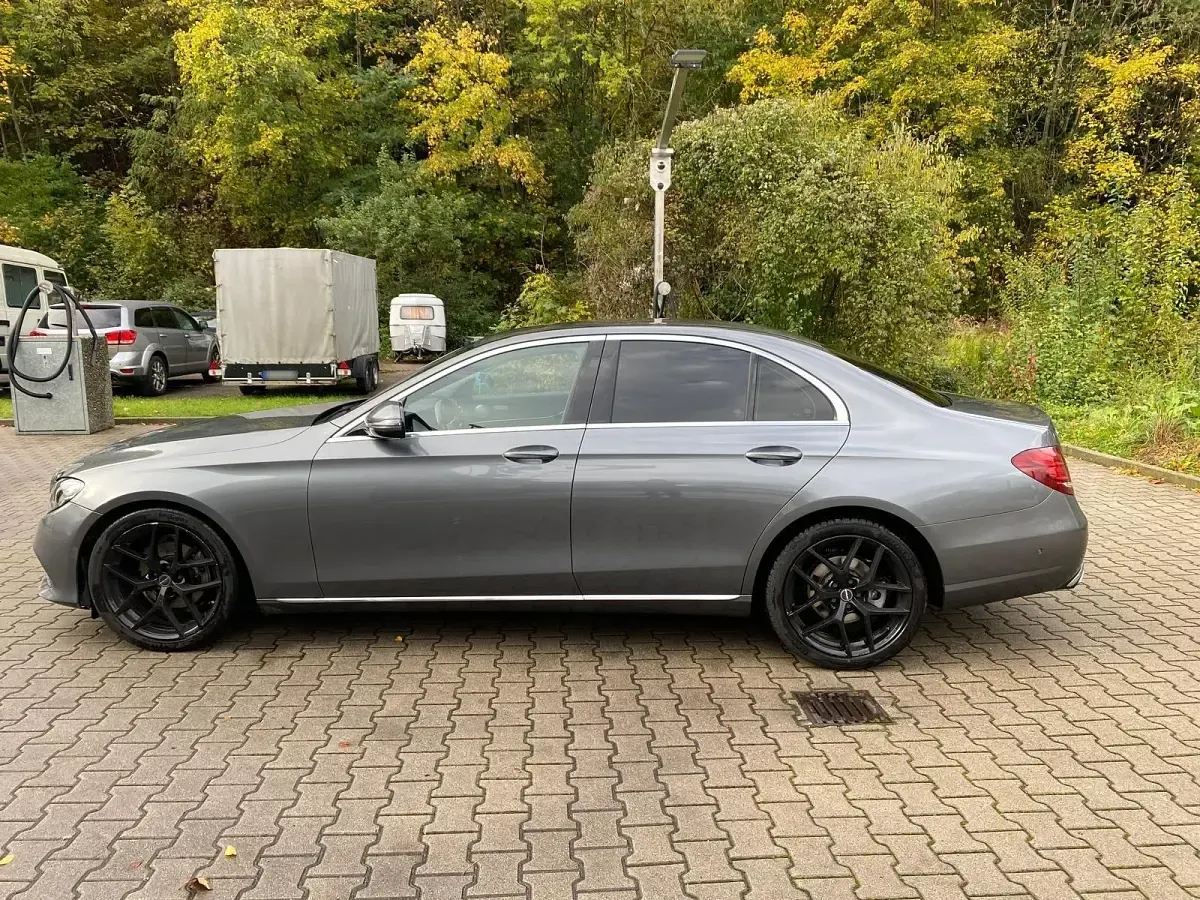 Gebraucht Mercedes E220 Avantgarde 194 PS (142 kW) 2018 Grau Limousine