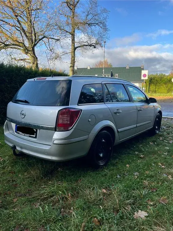 Gebraucht Opel Astra 140 PS (102 kW) 2009 Silber Kombi