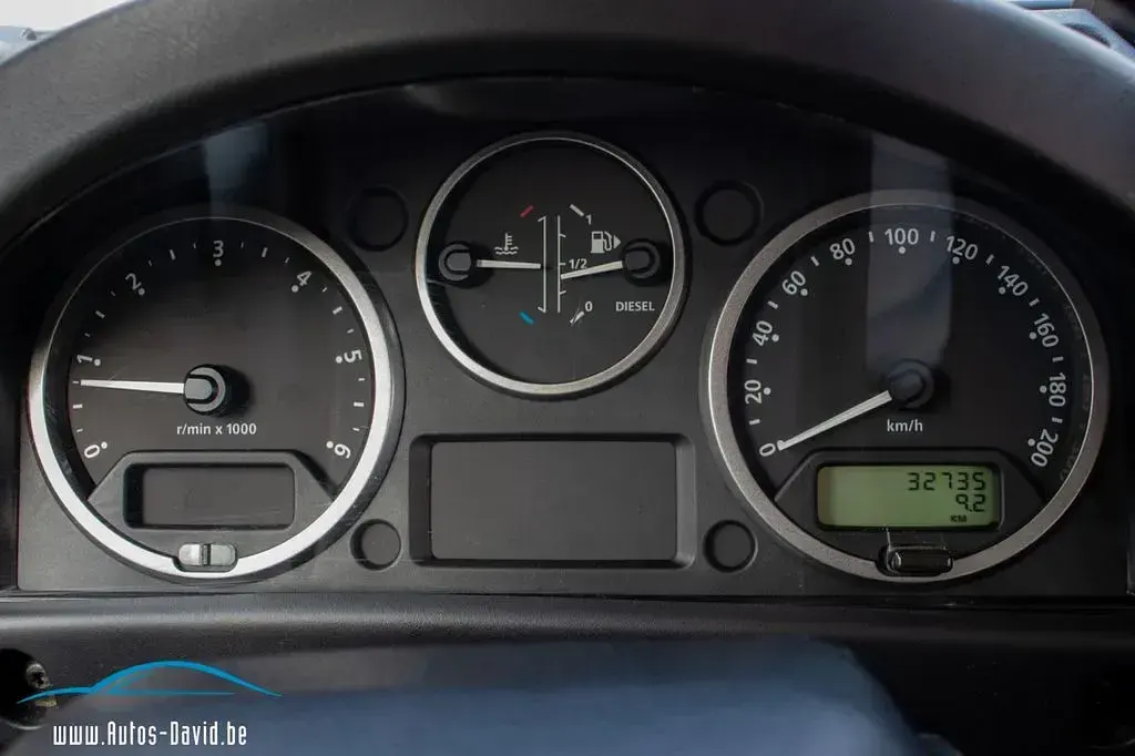 Gebraucht Land Rover Defender 122 PS (89 kW) 2011 Rot Kombi