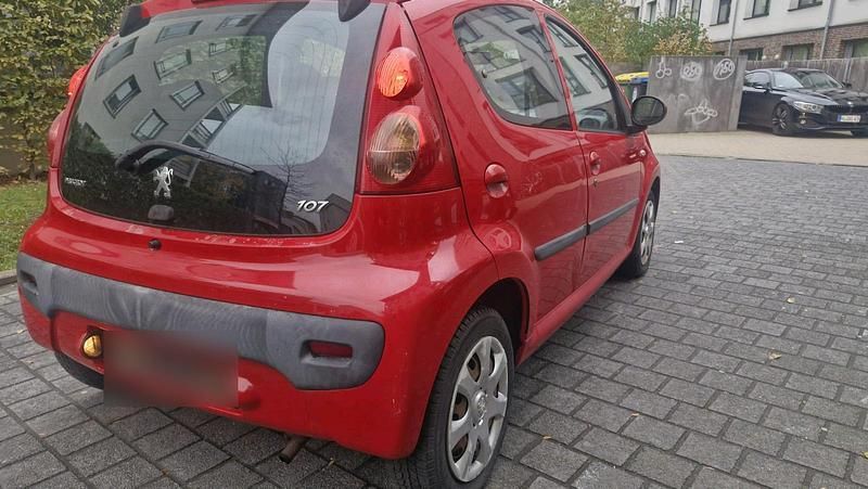 Gebraucht Peugeot 107 68 PS (50 kW) 2011 Rot Kleinwagen