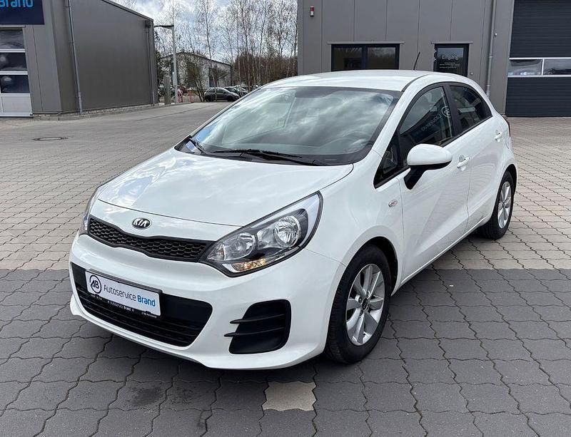 Gebraucht Kia Rio 84 PS (61 kW) 2017 Weiß Limousine